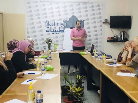  فلسطينيات تنظم جلسة توعية قانونية للصحفيات
